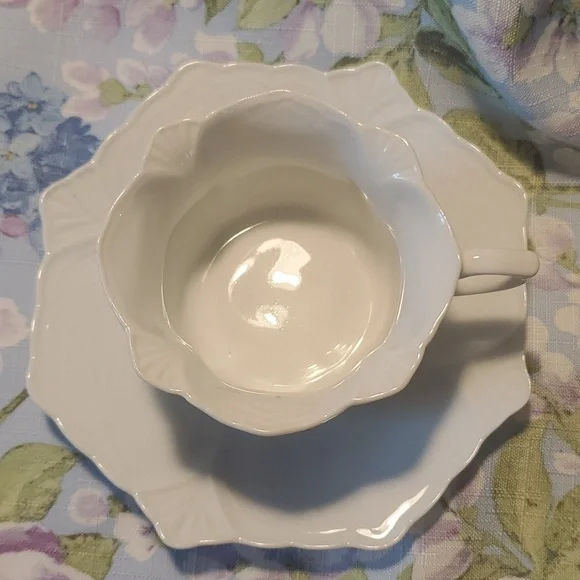 Porcelain TULIP Teacup and saucer VINTAGE white Tea Coffee - Picture 3 of 5